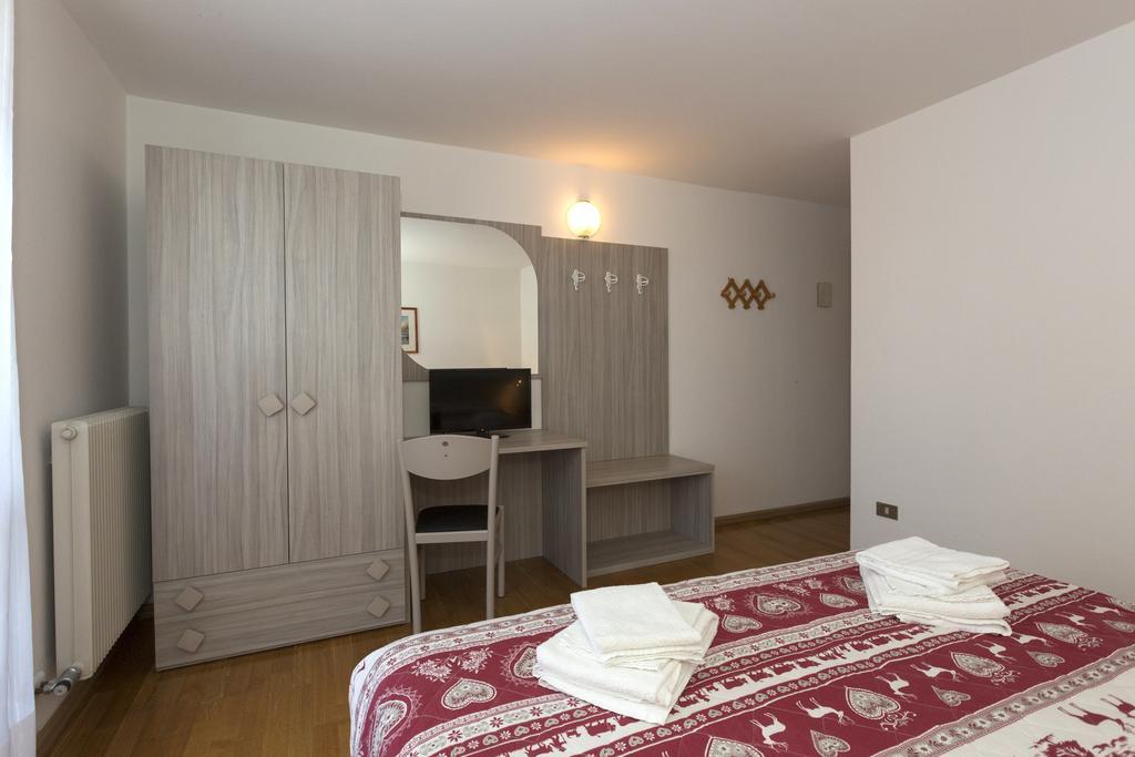 Hotel Cima Tosa San Lorenzo Dorsino Ngoại thất bức ảnh